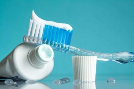Стоматолог Сумцова обозначила 10 опасных веществ в составе зубных паст