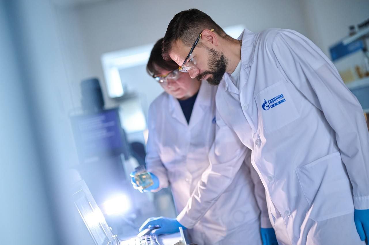 Специалист «Газпромнефть-СМ» разработал уникальное учебное пособие по индустриальным маслам