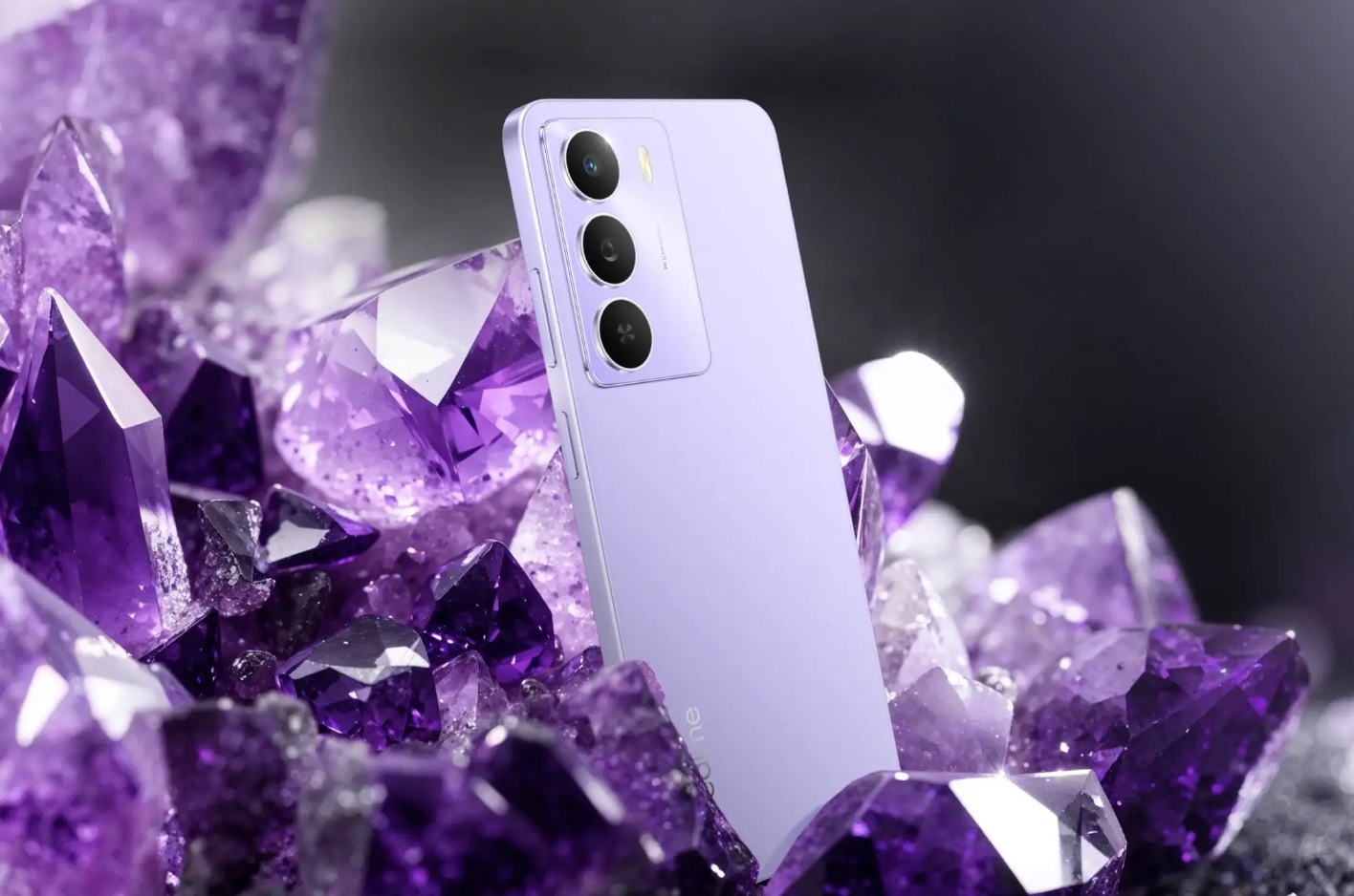 Realme представила смартфон C73