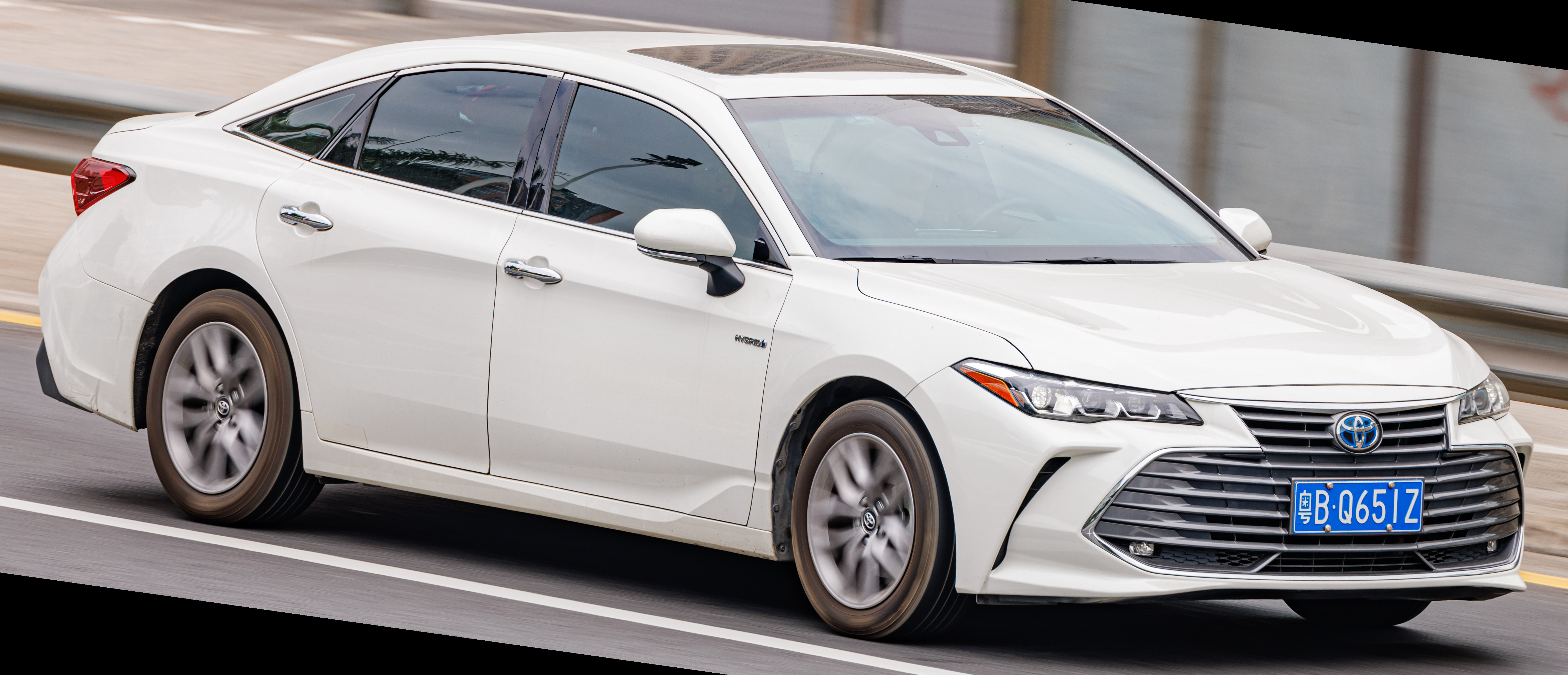 В России начались продажи седанов Toyota Avalon