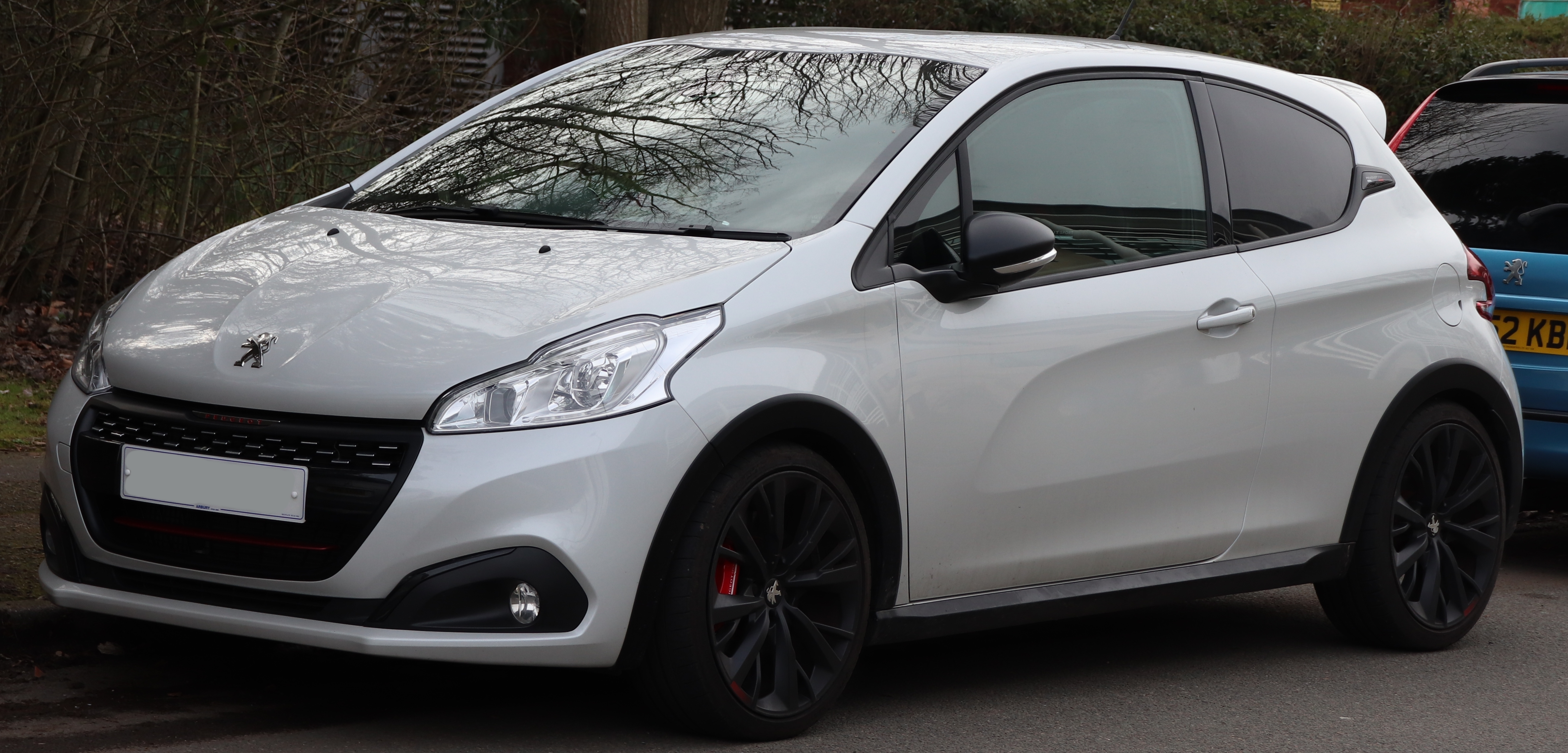 Peugeot возобновила производство хот-хэтча Peugeot 208 GTi