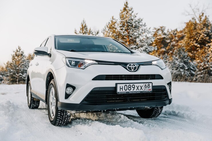 В России начались продажи новых кроссоверов Toyota Harrier