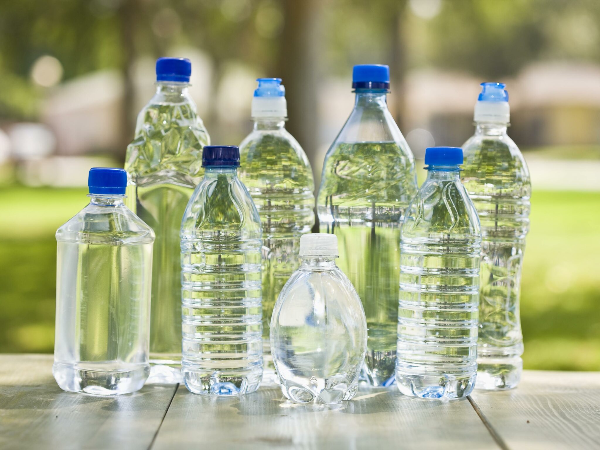 Ученые предупредили об опасности воды в пластиковых бутылках