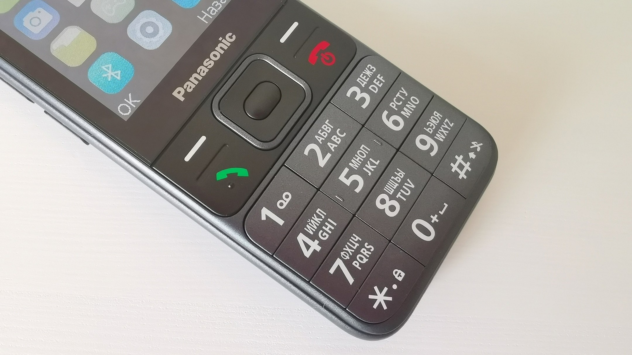 Panasonic представила кнопочный телефон KX-TF400
