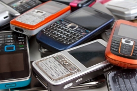 Эксперт Саков рассказал об опасности кнопочных телефонов