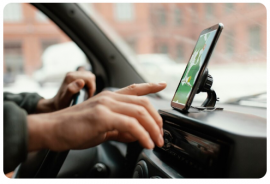Не прошел проверку временем: автобренды отказываются от CarPlay в своих машинах