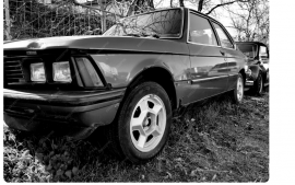 Редкий Pontiac Trans Am 1979 года найден в тесном гараже спустя годы